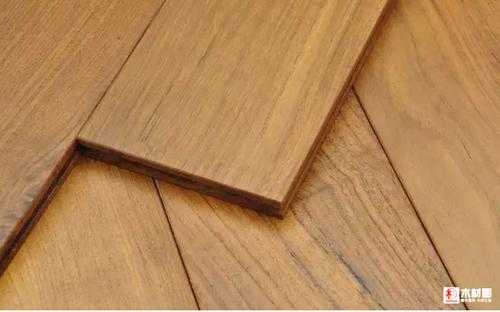 如何鉴别实木地板（如何鉴别实木地板质量）