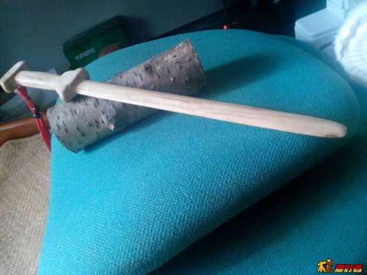如何制作一把木头宝剑（如何用木板制作宝剑）