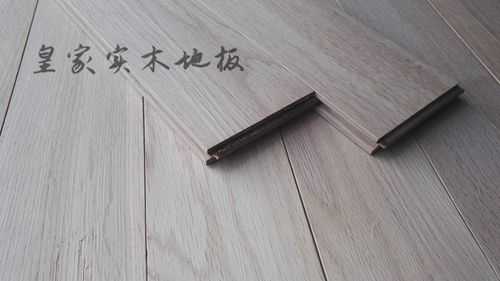 素板怎么铺（素板是实木地板吗）